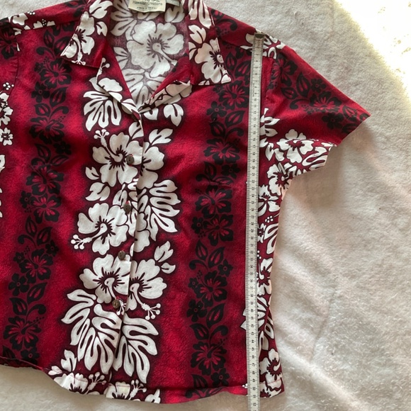 Short sleeved red Hawaiian shirt - Picture 8 of 10